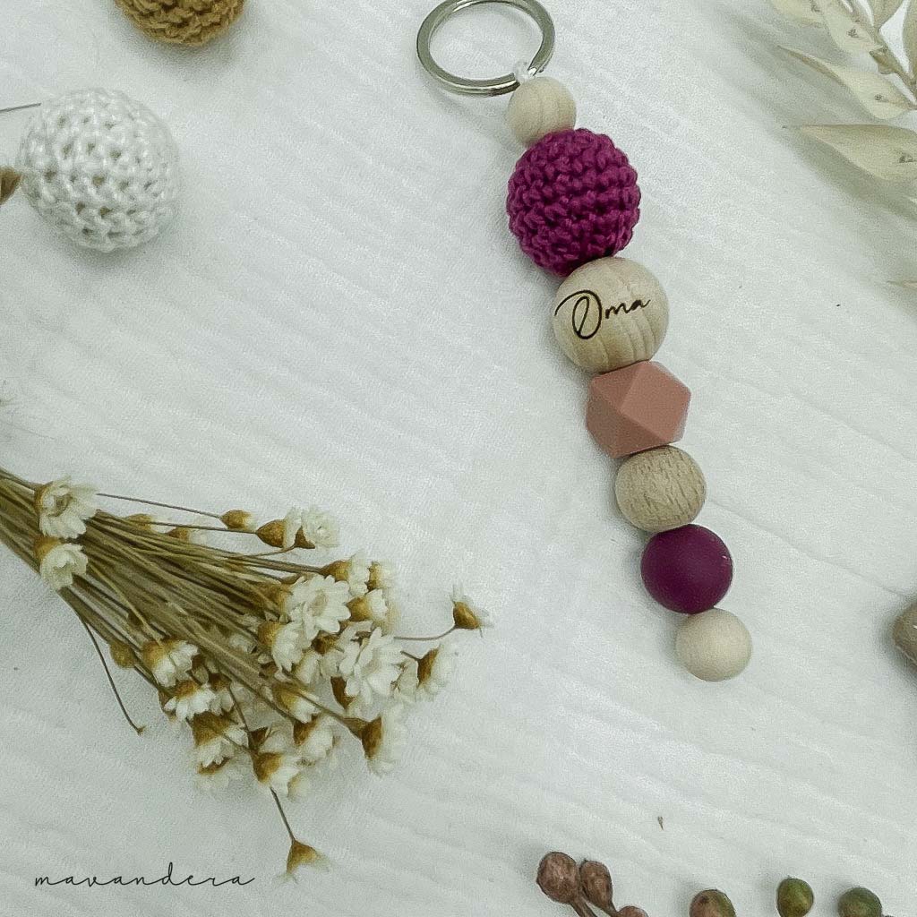 SA-1008 Schlüsselanhänger Häkel | purple - Wunschgravur – Bild 1