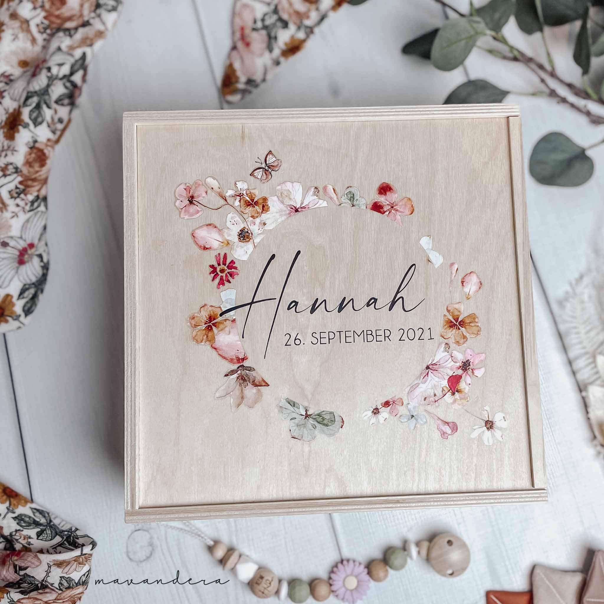 HANNAH Erinnerungsbox Erinnerungskiste | HANNAH - Blumenkranz – Bild 1