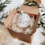 Weihnachtskugel Echtglas mit Federn | Aufdruck nach Wunsch – Bild 11