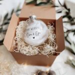 Weihnachtskugel Echtglas mit Federn | Aufdruck nach Wunsch – Bild 10