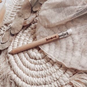 mit kl. Bleistift SCHULKIND
