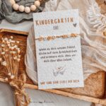 Kindergartenkind - Armband mit Karte | Blumen beige