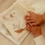Stoffbuch mit Aktivitäten - Newborn GRS – Bild 3
