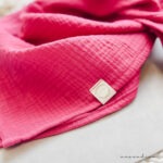 Musselin Dreieckstuch - PINK | Halstuch für Babys, Kinder & Erwachsene aus Baumwolle – Bild 3