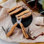 🔧 Personalisiertes Multifunktions-Werkzeug mit Korkgriff – klappbares Taschenmesser mit Gravur