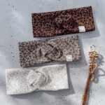 RIB.LEO - Braun | Sand | Beige.weiss - Handgemachte Stirnbänder, Beanies & Scruncies – Accessoires für Babys, Kinder & Damen