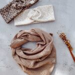 SHOP THE LOOK  | #6 SAND + LEO (sand oder beige)  | Kombi aus Beanie oder Stirnband & Musselin Schal