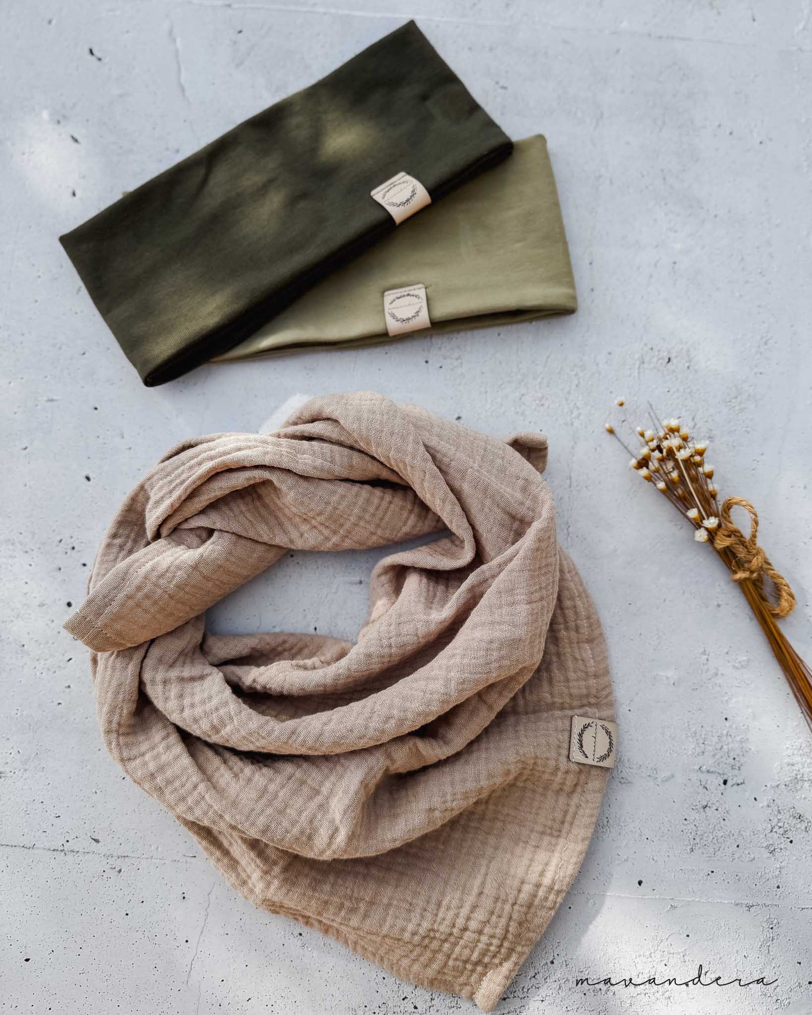 STL - #7 Sand mit olive:khaki SHOP THE LOOK | #5 SAND + OLIVE oder KHAKI | Kombi aus Beanie oder Stirnband & Musselin Schal – Bild 1