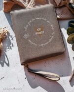 ORGANIZER - Erlebe jetzt die Momente von denen du später erzählen möchtest | Personalisierung möglich | Dokumententasche für Familie & Urlaub