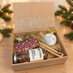 Weihnachtliche Geschenkbox 3 "Süsse Aufmerksamkeit" Weihnachtskugel, Kulli, Müsli, Schoki – personalisiert