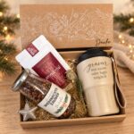 Weihnachtliche Geschenkbox 4 "Winterliebe" Thermo Becher, Tee, Müsli – personalisiert