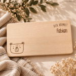 Kinder-Jausenbrett aus Holz –  Bär "Fabian" graviert - personalisiert mit Liebe