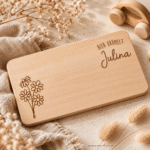 Kinder-Jausenbrett aus Holz –  Blume "Julina" graviert - personalisiert mit Liebe