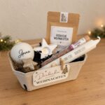 Weihnachtliches Geschenk Körbchen 1 "Adventszauber" Weihnachtskugel, Tee, Kerze, Stern Kerzenhalter, Gewürz – personalisiert